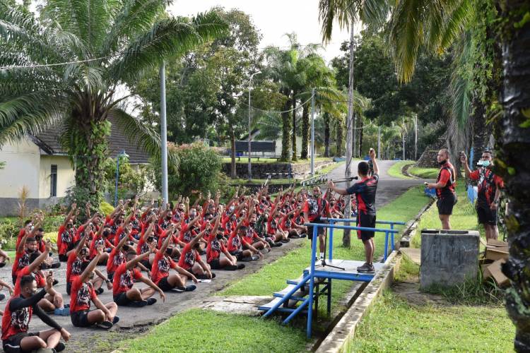 Prajurit Batalyon Infanteri 8 Marinir Minum Herbal Untuk Daya Tahan Tubuh