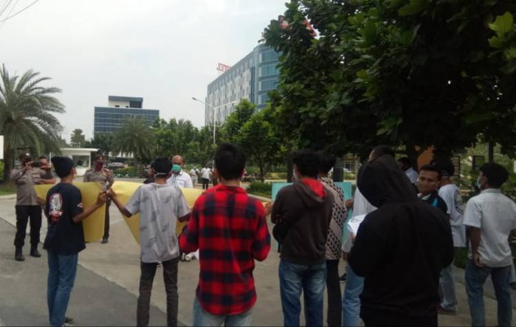 Raker Kanwil Kemenag Sumut di Wings Hotel Kena Demo
