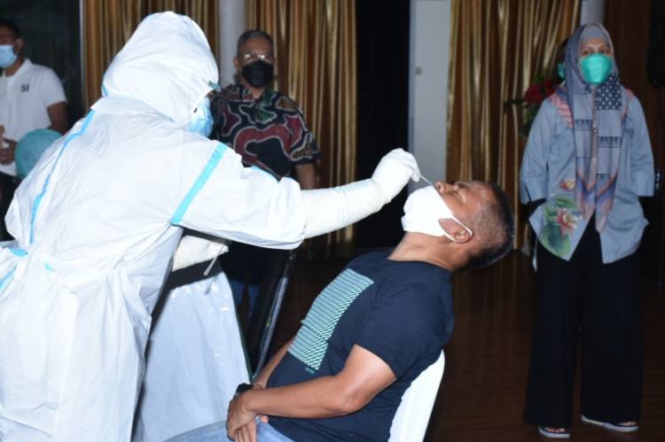 Mayjen Hassanudin dan Istri Vaksin Tahap 2: Sinovac Bukan Untuk Bunuh Virus