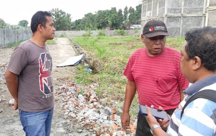Camat Medan Sunggal Emosi PT. MGM Akui Dapat Izin Bangun Tembok di DAS Bedera