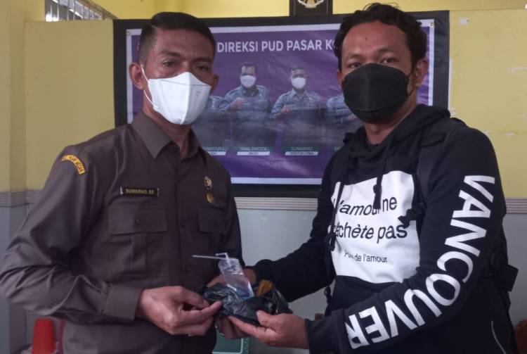 Dirut PUD Pasar Medan Temukan Alat Isap Sabu di Pasar Meranti Baru