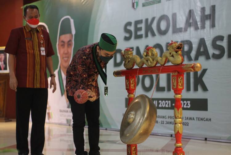 Sekolah Demokrasi Politik PBHMI Dihadiri Gubernur Jateng