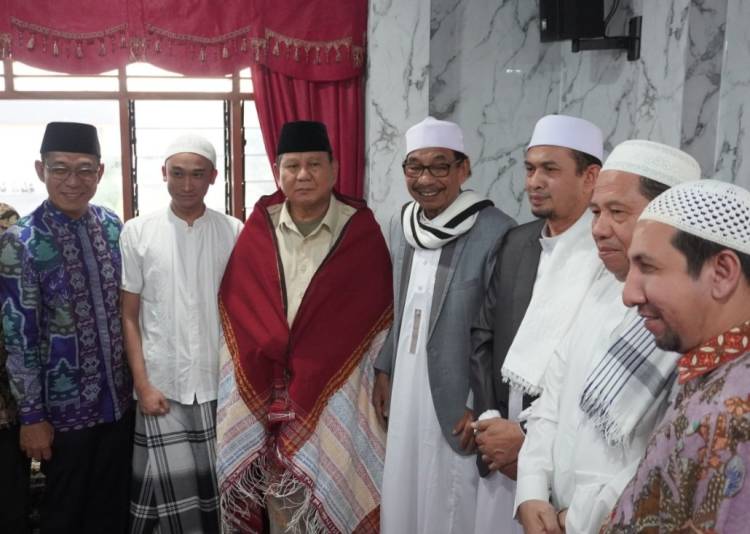 Di Medan, Prabowo Bertemu Pimpinan Ponpes Al Kautsar dan Ketua MUI