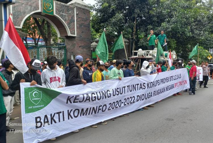 HIMMAH Demo Korupsi BTS Kominfo Depan Kejagung Tidak Ditanggapi