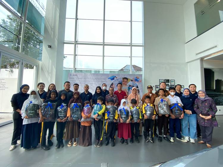 BMW AML dan DDW Bagikan 100 Paket School Kit Untuk Anak Sekolah