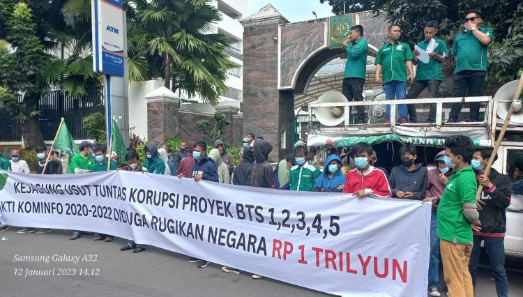 Ratusan Massa PP HIMMAH Demo Kejagung Minta Usut Korupsi BTS Kominfo Rp 1 Triliin