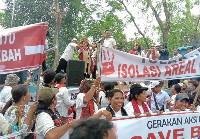 Batal ke Kantor Gubsu, Massa Pendukung 'Save Babi' Kepung Kantor DPRD Sumut