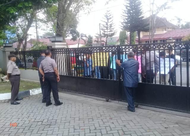PDAM Tirtanadi & Balai Besar Jalan Nasional Kena Demo