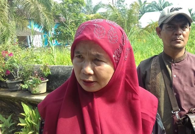 Sabrina Bantah Mundur
