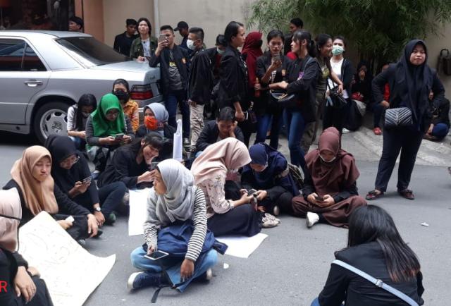 Puluhan Mahasiswa IBMI Unjuk Rasa Minta Izajah Dikeluarkan