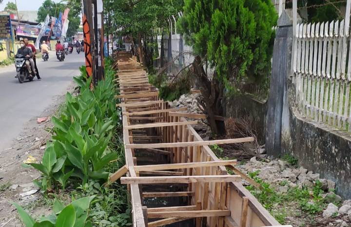 Proyek Drainase Dinas PU Deliserdang Mangkrak di Percut Sei Tuan