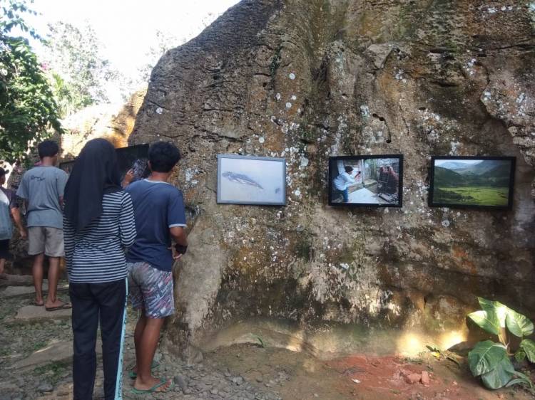 Pertama di Dunia: PFI Medan Gelar Pameran Foto di Tebing Batu Bukut Lawang