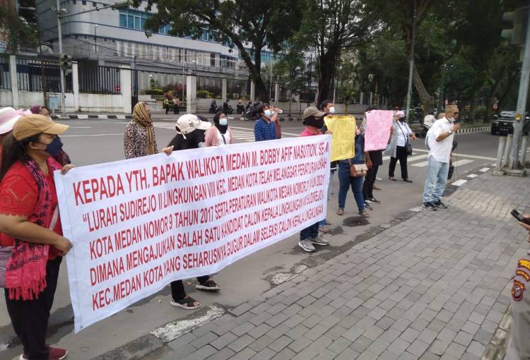 Tuntut Kepling 7 Maralohot Hasibuan Dicopot, Warga Sudirejo 2 Demo Pemko Medan