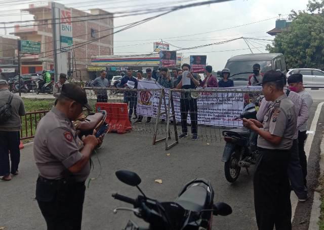Mahasiswa Aksi Minta Polda Sumut Tuntaskan Dugaan Korupsi Pasar Induk Medan