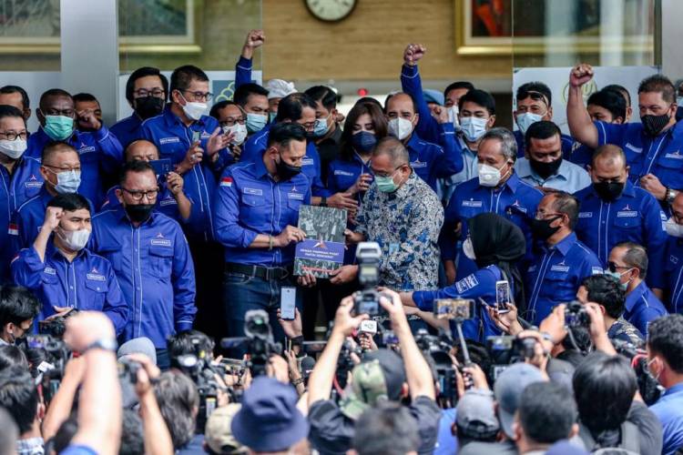 AHY Serahkan Berkas Legalitas PD dan Bukti-bukti Illegalitas KLB Sumut ke Kantor Kemenkum HAM