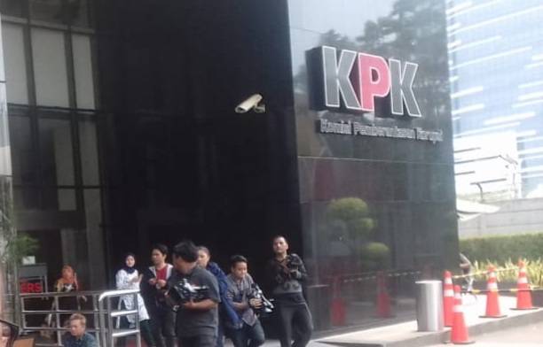 KPK Geledah 3 Lokasi di Bandung Terkait Dugaan Korupsi Covid-19