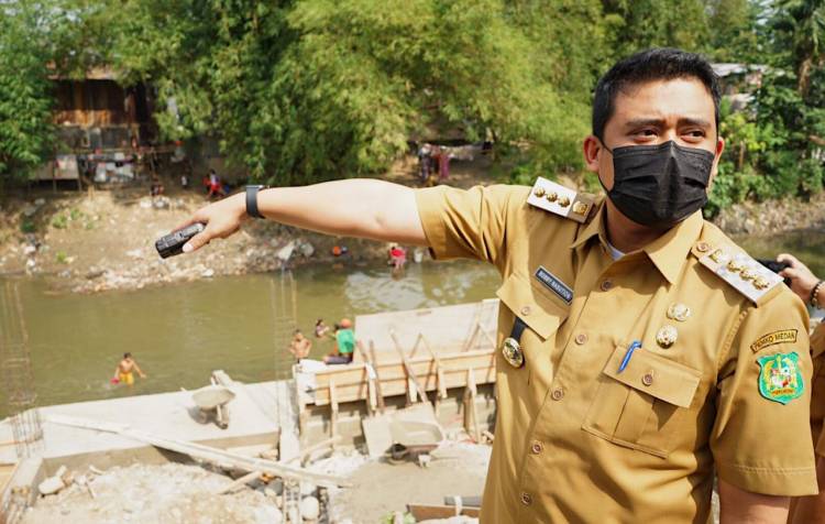 Bobby Perintahkan Stop Proyek Bronjong di Belakang Taman Polonia