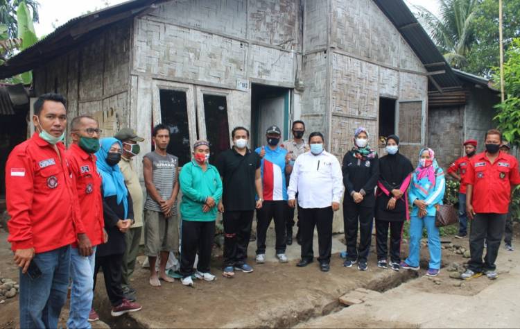 Camat Sunggal Luncurkan Program Bedah Rumah Dhuafa Bersama DDW