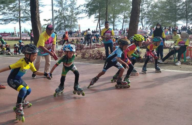 Club Sepatu Roda DSILS Raih 8 Medali di Kejurnas Pariaman Open