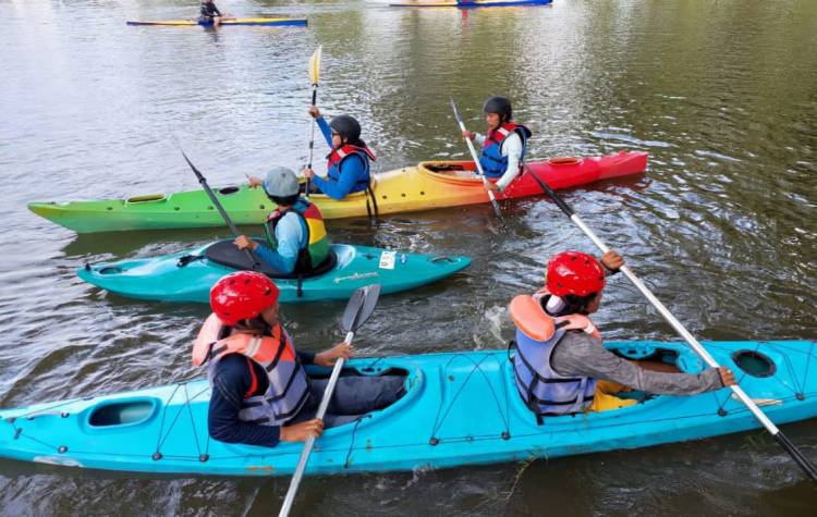 35 Peserta Ikut Latihan Dasar Kayak Laut di Taman Cadikan Medan