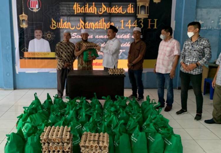 Jelang Ramadhan, Farianda Sinik Bagi Sembako Pada Wartawan