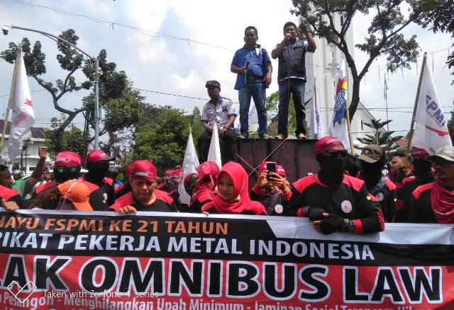 Peringati May Day, Ribuan Buruh Sumut Tolak Omnibus Law dan PHK Masal