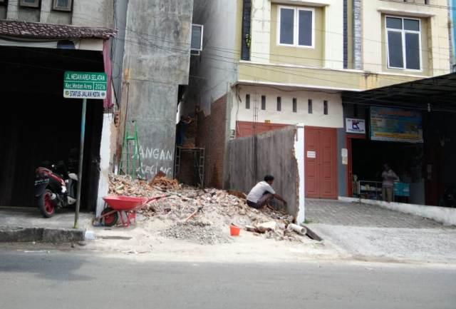 Warga Minta Plt Walikota Bongkar Bangunan di Medan Area Selatan