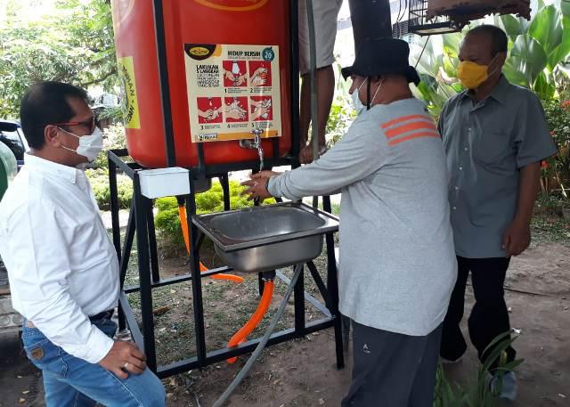 Warkop Jurnalis Medan Peliput Covid-19 Dapat Bantuan Tempat Cuci Tangan