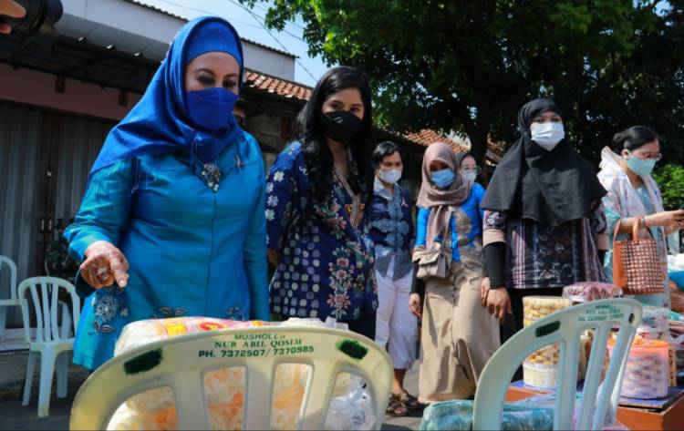 Peringati Hari Kartini, Srikandi Demokrat Bantu Modal Usaha UMKM Difabel Perempuan