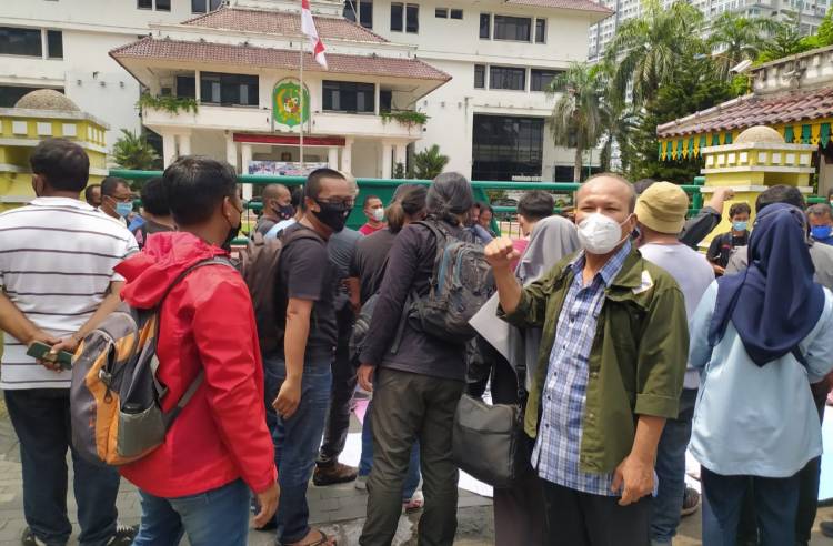 Wartawan Kepung Kantor Walikota Medan, Tantang Bobby Nasution Jawab Sikap Paspampres