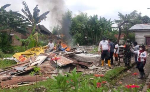 Polrestabes Medan Bakar Lapak Narkoba di Kecamatan Polonia
