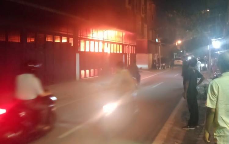 4 Ruko Terbakar di Jalan Japaris Medan Diduga Lokasi Industri Ilegal