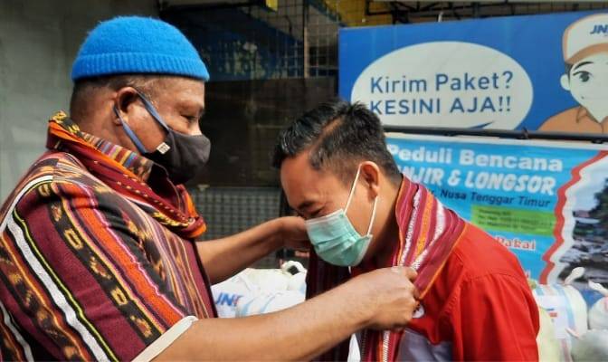 JNE Gratis Kirim Satu Ton Donasi untuk Korban Banjir Alor dari Medan