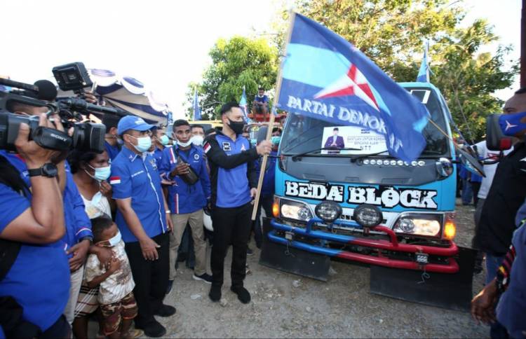 Kunjungi Lokasi Bencana, AHY Kirim 5 Truk Bantuan ke Sejumlah Daerah di NTT