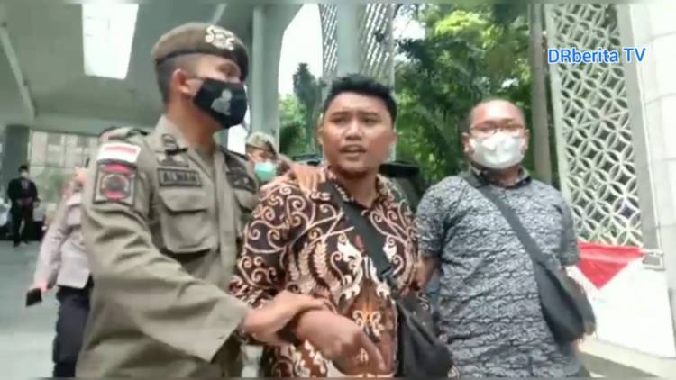 Bernyali, Mahasiswa Ini Teriak Sumatera Utara Tak Bermartabat Depan Edy Rahmayadi
