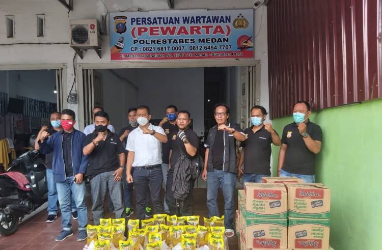 Sambut Ramadhan, Persatuan Wartawan Polrestabes Medan Berbagi Sembako