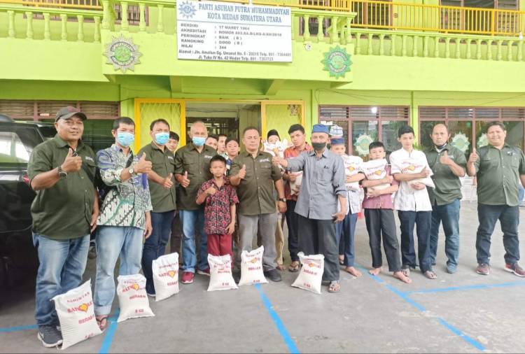 Komunitas Satu Hati Berbagi Sembako ke Wartawan dan Panti Asuhan