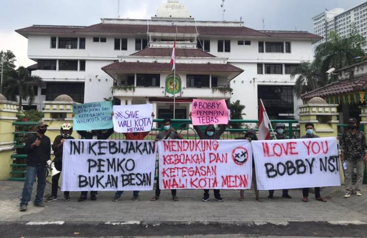 Mahasiswa Demo Kantor Walikota Medan, Dukung Bobby Ingatkan Anggota DPR RI