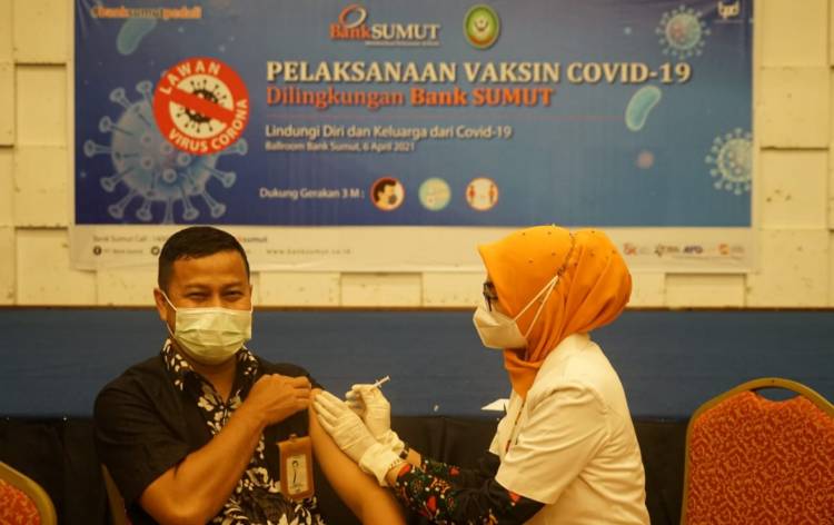 200 Pegawai Bank Sumut Ikut Vaksinasi Covid-19