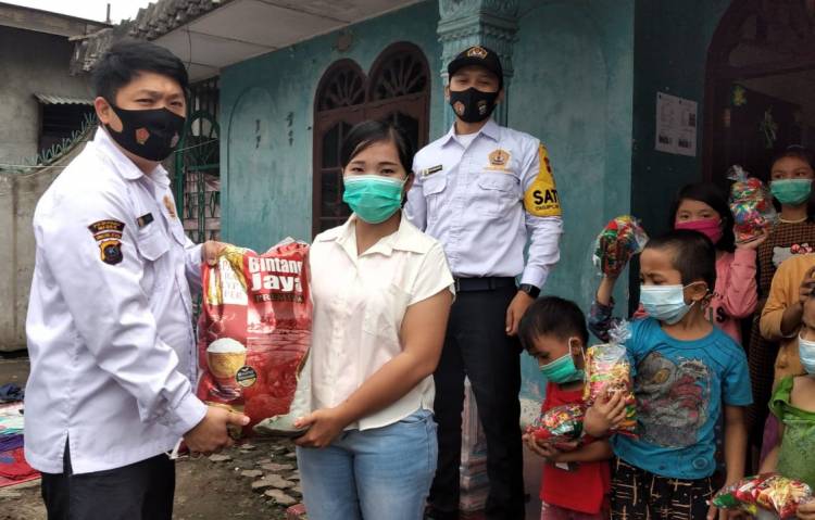 Pokdar Kamtibmas Bhayangkara Berbagi 400 Bingkisan ke 8 Panti Asuhan