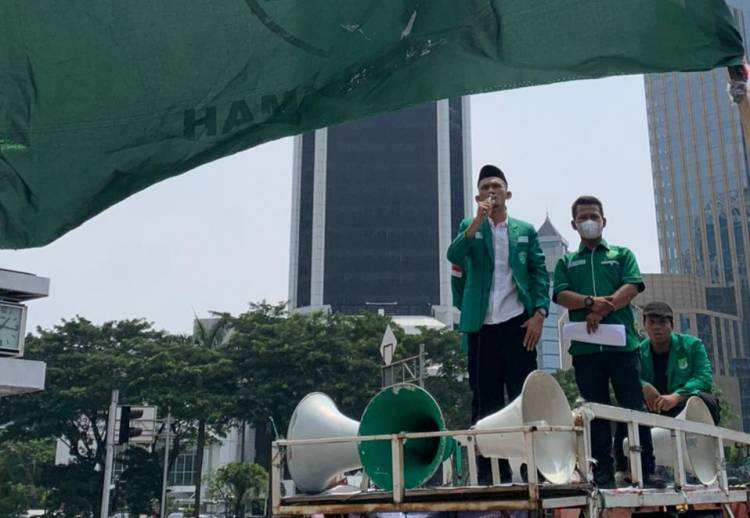 PP HIMMAH Demo di Patung Kuda dan DPR RI, Desak Jokowi Copot 6 Menteri