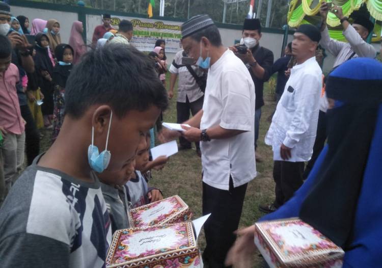 Wartawan Tapsel Sidimpuan Santuni Puluhan Anak Yatim dan Buka Puasa Bersama