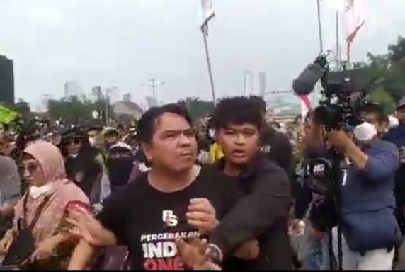 11 April Ade Armando Babak Belur, Hati Hati Dengan Yang Lain
