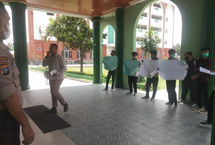 Rektor UINSU Prof Syahrin Didesak Mundur