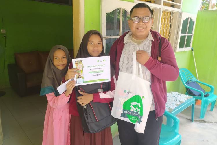 Bersama Tokopedia, DDW Salurkan Program Kado Anak Yatim