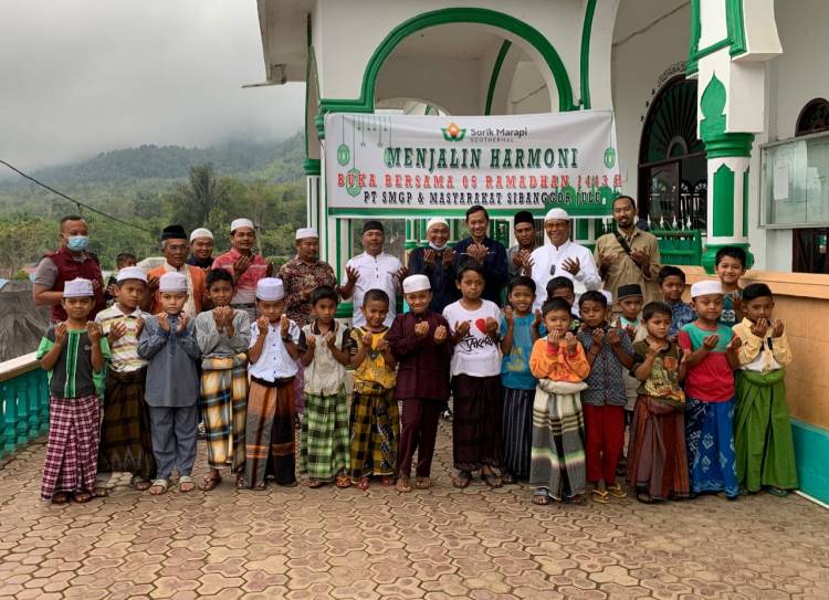 PT. SMGP Safari Ramadan Bersama Warga Sibanggor Julu
