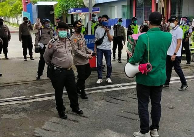 Unjuk Rasa BBM Depan PT. Pertamina, 4 Mahasiswa UINSU Diamankan