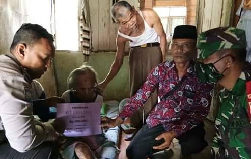 Wanita Usia 80 Tahun di Desa Gajah Sakti Terima BLT Dana Desa