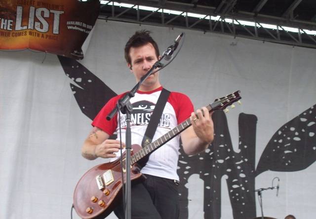 Vokalis Band Religi Ini Cabut Keimanannya dari Tuhan