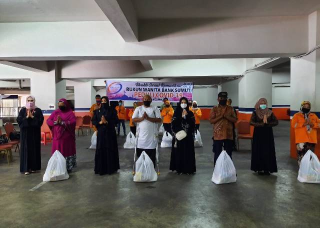 Peduli Covid-19, Rukun Wanita Bank Sumut Salurkan Bantuan Sembako 148 Paket